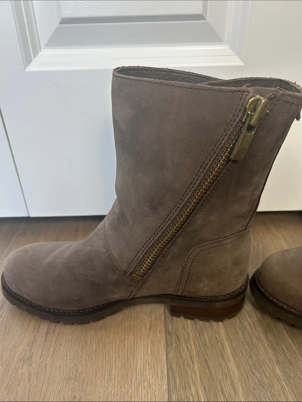 UGG Women’s Brown Suede Shearling-Lined Mid-Calf Boots Size 6.5